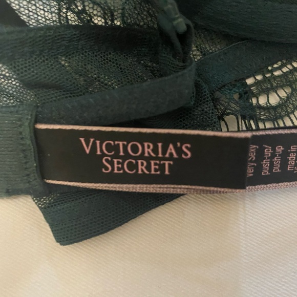 Victoria Secret Push up Bra - Picture 2 of 4